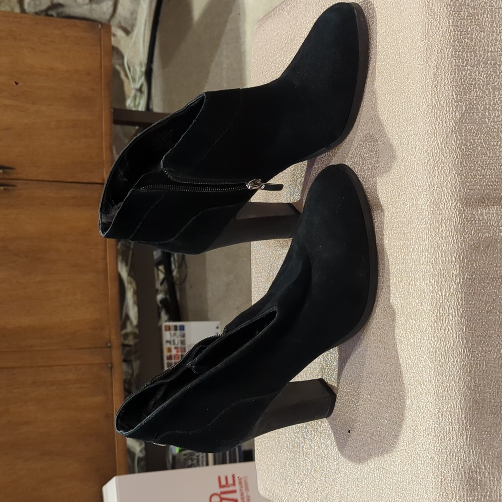Crown vintage black suede booties size 81/2 m